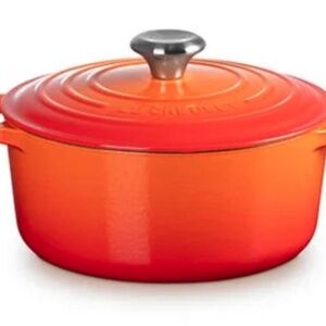 NIB Le Creuset 4.5 qt Signature Round Dutch Oven Flame orange